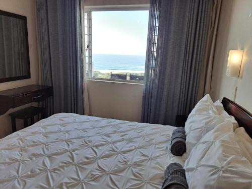 Illovo Beach Apartment | Experience Illovo Views: Family-Friendly Oceanfront Retreat