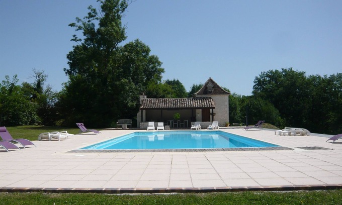 Boisse Cottage | Romantic Gites for Couples: Relax with Pool & Spa Amenities
