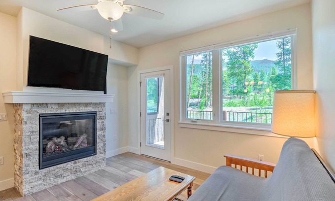 Lakeside Village Condo | Top-Rated Keystone Condo with Balcony Near Hiking Trails
