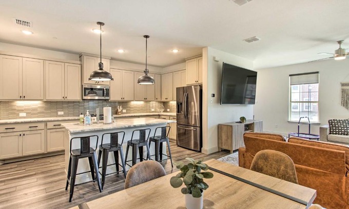 Frisco House | Family Townhome Just 7 Mi from Lewisville Lake - Rated 10/10