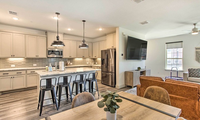 Frisco House | Family Townhome Retreat: Near Lewisville Lake & More!