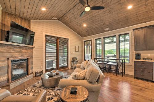 Glenville House | Welcoming Mountain Cottage in Chinquapin with Spa Access