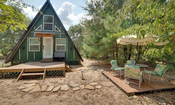 Tyler Apartment | 7 Mi to Tyler State Park: 'A-Game' Cabin