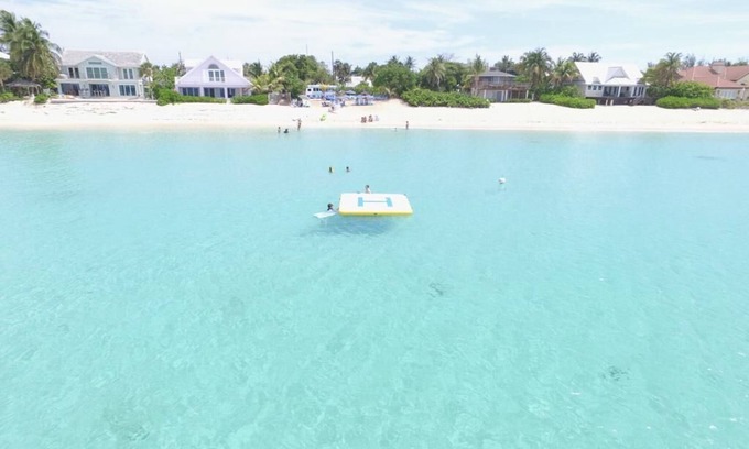 West Bay Condo | 7 Mile Beach Penthouse with Pool View and Rooftopn