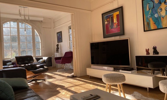 Quartier de Becon House | Discover Hôtel Particulier: 7 Min to Paris with Garden & More