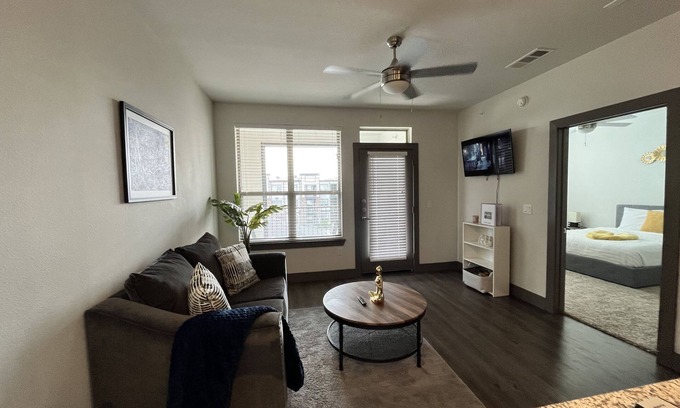 Aldine Apartment | Stylish Getaway Near Bush Airport with Pool & Free Parking