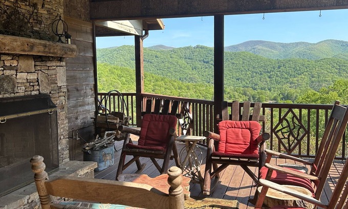 Hiawassee Ski Chalet | Master on Main with Breathtaking Views and Top Amenities