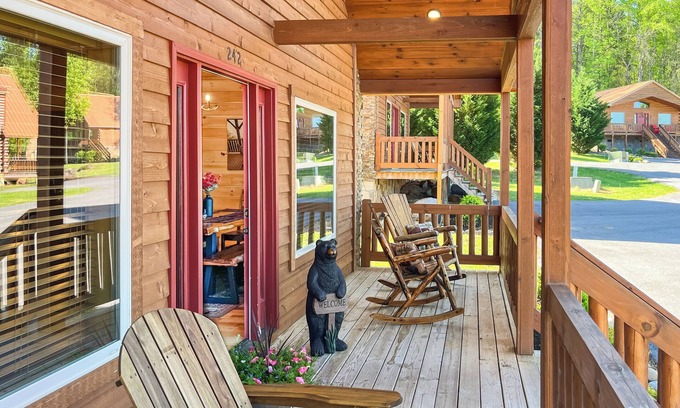 White Oak Lodge Cabin | Escape to Family Fun and Relaxation at Our Cabin Resort