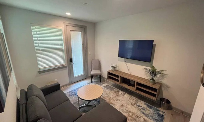 Northside House | Convenient Stay Just 7 Minutes from Downtown Houston