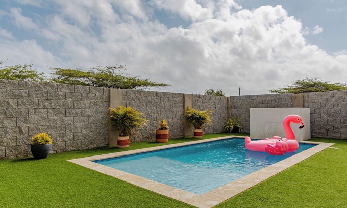 Paradera House | 7 minutes to Beautiful beach, Newly Renovated Luxury Home, Private Sundeck-pool