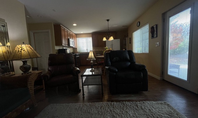 Temecula House | Convenient 1 Bed Retreat Near Grocery & Wine Country