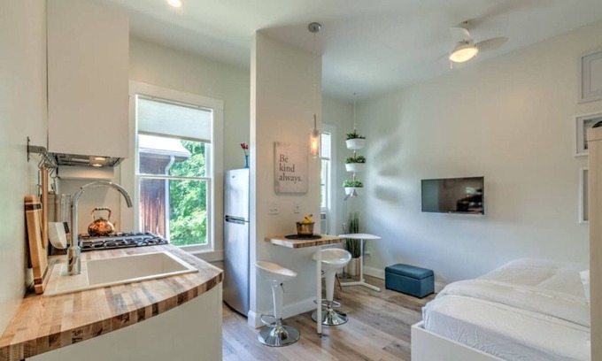 Central Midtown Apartment | Modern Comfort Amid Vintage Charm in Midtown - 9.6/10 Rated