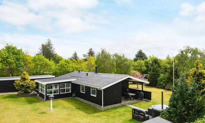 Sønder Nissum House | Spacious 7-Person Holiday Home with Oceanfront Views
