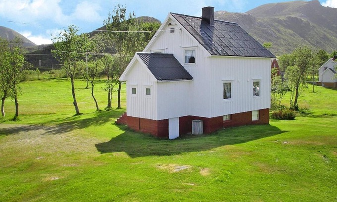 Vestvagøy House | Perfect 7-Person Holiday Home with Oceanfront Views