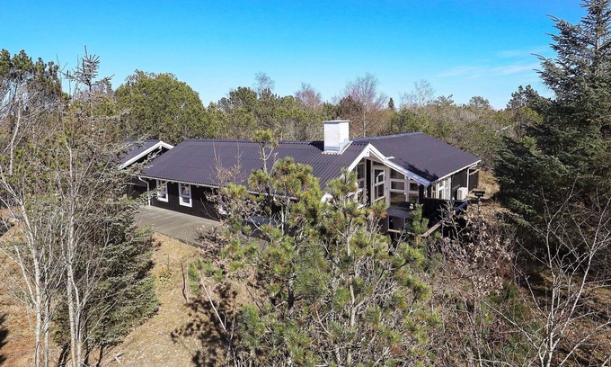 Aalbaek House | Ideal 7-Person Holiday Home in Ålbæk with Oceanfront Pool