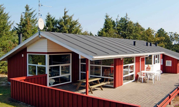 Henne House | Perfect 7-Person Holiday Home in Henne - Pet Friendly!