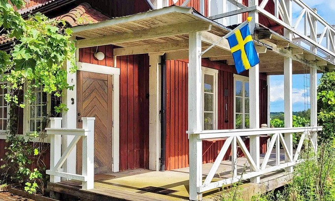 Nykvarn House | Spacious 7-Person Holiday Home in Nykvarn with Kitchen