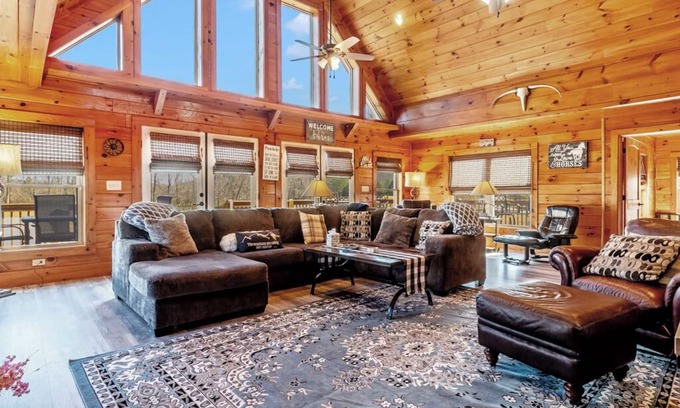 Rutherfordton Cabin | Beautiful Log Cabin with Spa and Hot Tub Near TIEC