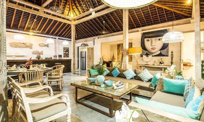 Padonan Villa | Beachside Villa with Private Pool & Sundeck for 10 Guests