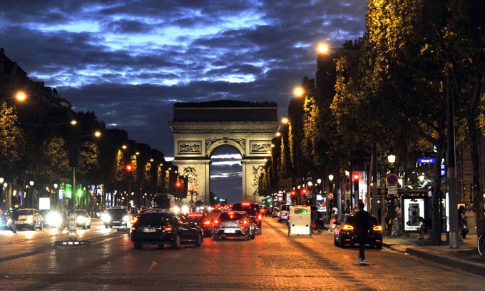 Faubourg-du-Roule Apartment | Elegant Retreat at 7 Rue Washington, Champs Elysees