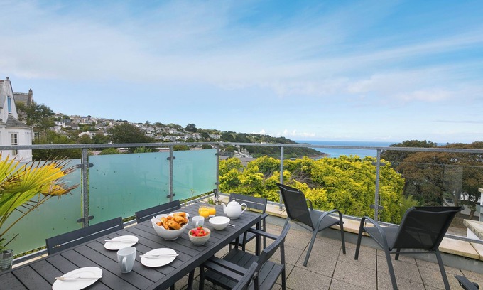 Carbis Bay Cottage | Cozy Family Getaway at 7 Sandy Lane in Carbis Bay