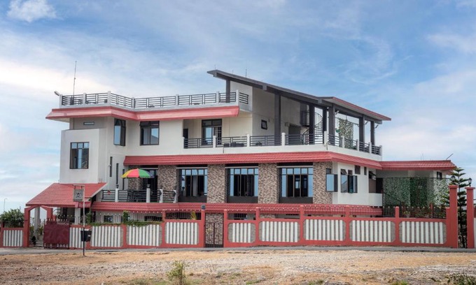 Sohra Hotel | Inviting 7 Sisters Falls View Inn with Hot Tub & Breakfast