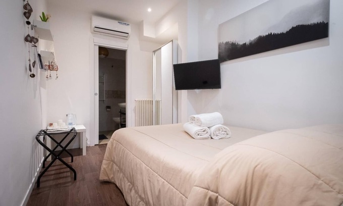 Bari City Centre Apartment | Cozy Double Room with Spa & Pet-Friendly Amenities