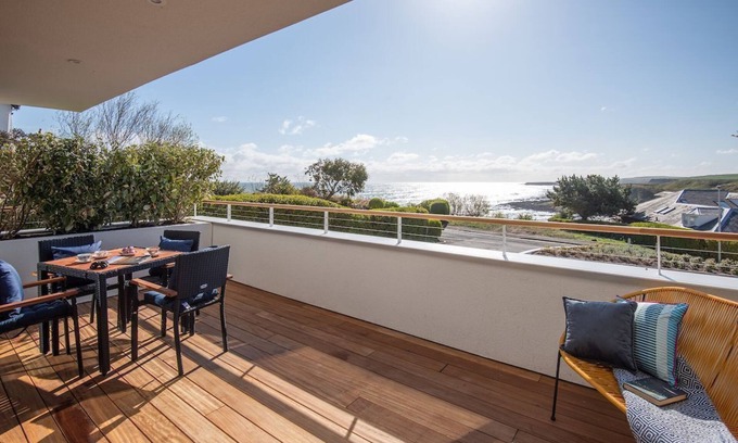 St Abbs Apartment | Modern Sea View Coastal Apartment with Pool and Oceanfront