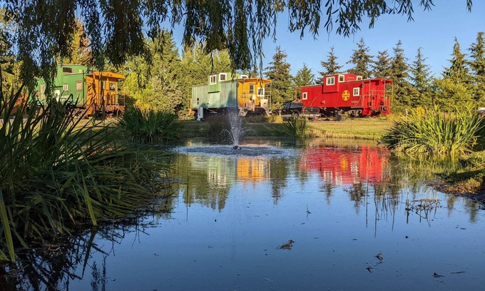 Sequim Hotel | Unique Themed Cabooses with Kitchen & Pet-Friendly Perks
