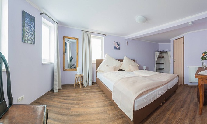 Lohr am Main House | Comfortable Stay at 7 Zwerge Übernachtungspension