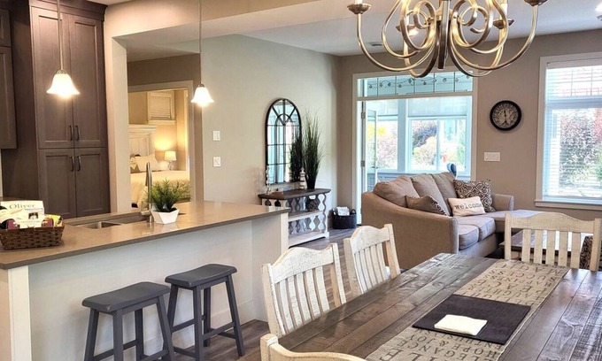 Okanagan-Similkameen House | #70 - Escape to Sandy Cove Cottage, a beautifully appointed getaway steps from the beach and pools