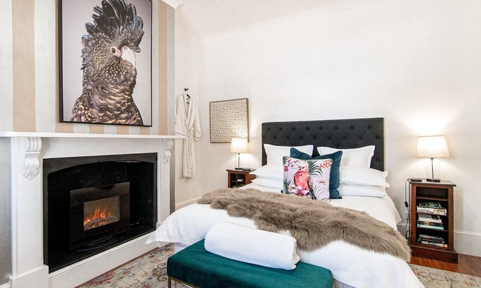 Central Mudgee Apartment | Experience 70 On Mortimer's Black Cockatoo Room Retreat
