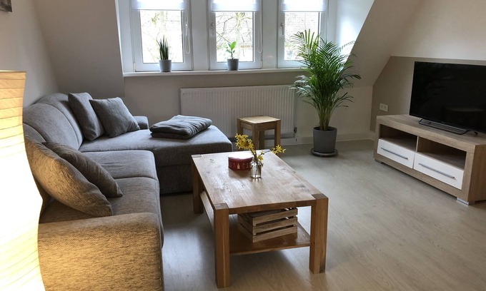 Innenstadt-Ost Apartment | Spacious Attic Apartment Near City with Family-Friendly Amenities