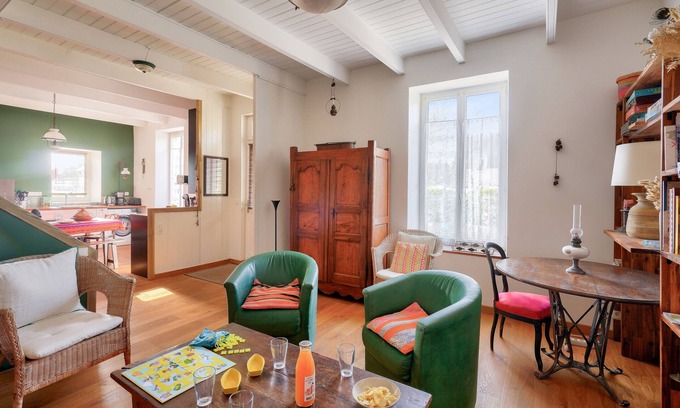 Penmarch Ski Chalet | Enjoy a Serene Getaway in Penmarch with Family-Friendly Features
