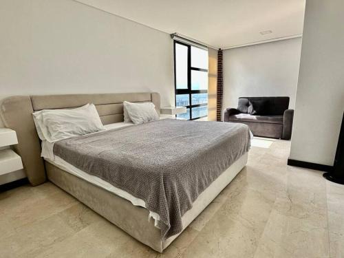 El Castillo Apartment | Cozy Apartment in El Poblado with Pool and Pet-Friendly Perks