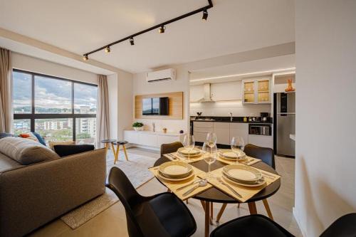 Anita Garibaldi Apartment | Elegant Stay at 702: Family-Friendly and Guest Rated 10/10