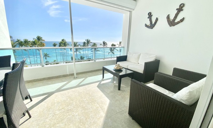 Villas Del Mar Apartment | Beachfront 2-Bedroom Apartment at 703 @Marbella