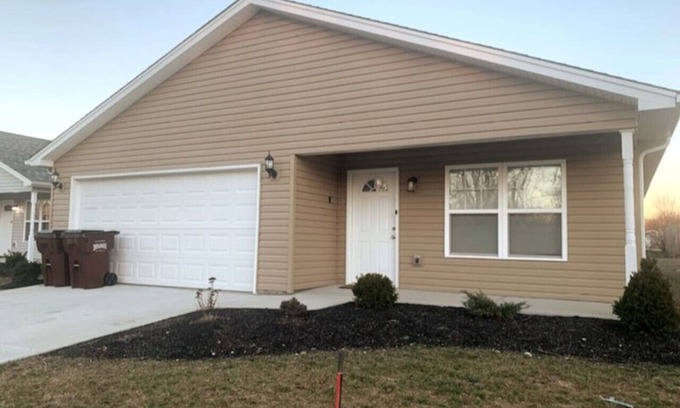 Middletown House | Discover 704 Diamond Loop: Family & Pet-Friendly Retreat