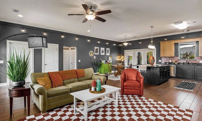 Gulf Breeze House | Retro Escape: The Disco Den with Hot Tub & Pool Amenities
