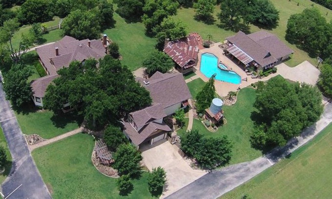 Fort Worth House | 71 Acre Estate - 21 Beds, River, Pool, 11 Miles From Downtown Fort Worth!