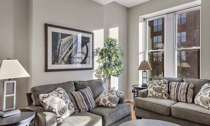 Soulard Hotel | Experience Comfort in Soulard: 4 Beds, Ideal for Families