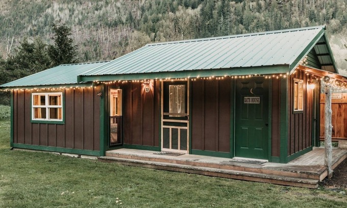 Maple Falls Cabin | Pet-Friendly Rustic Retreat for 4 with Breakfast Included