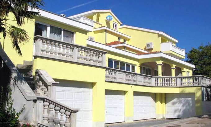 Tribunj Apartment | Spacious 2-Bedroom Apartment for Up to 6 Guests