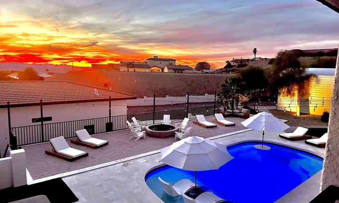 Lake Havasu City House | Elegant Cactus Ranch: 8BR Retreat with Ocean Views