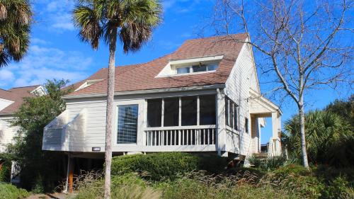 Spinnaker Beachhouses House | Inviting 725 Spinnaker Beach House: Pet-Friendly Retreat