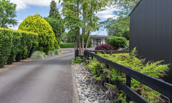 Leamington House | Top-Rated Stay at 73 Milton with Family-Friendly Amenities