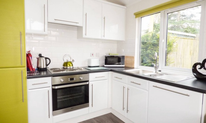 New Quay Cottage | Discover 73-the Lodge: Pet Friendly with Free Breakfast