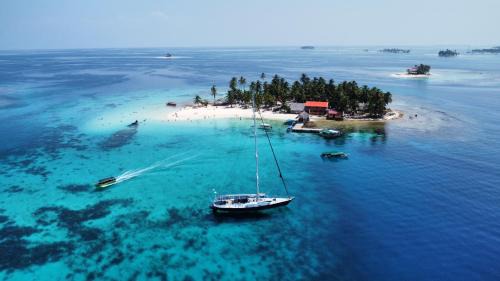 Carti Tupile Boat Rental | Family-Friendly 73ft Charter Yacht with Ocean View Awaits