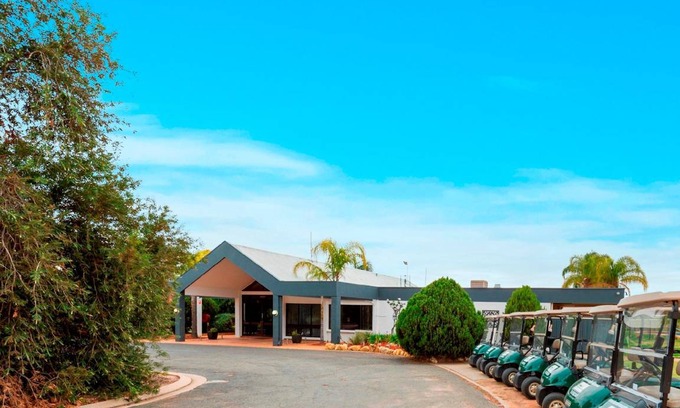 Barmera Hotel | Spacious 2-Bedroom Hotel for Up to 8 Guests with Pool