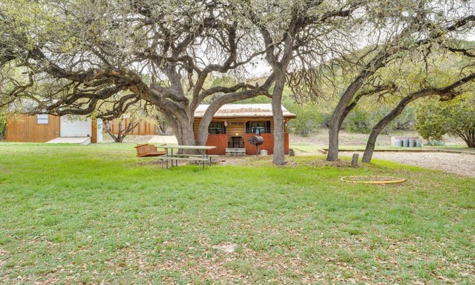 Concan House | Spacious 2-Bedroom House with Mountain Views & Pet-Friendly